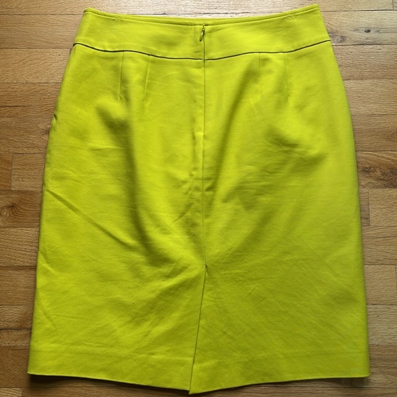 Ann Taylor Bold Yellowish Green Fully Lined Skirt in Size 4 - Picture 2 of 5